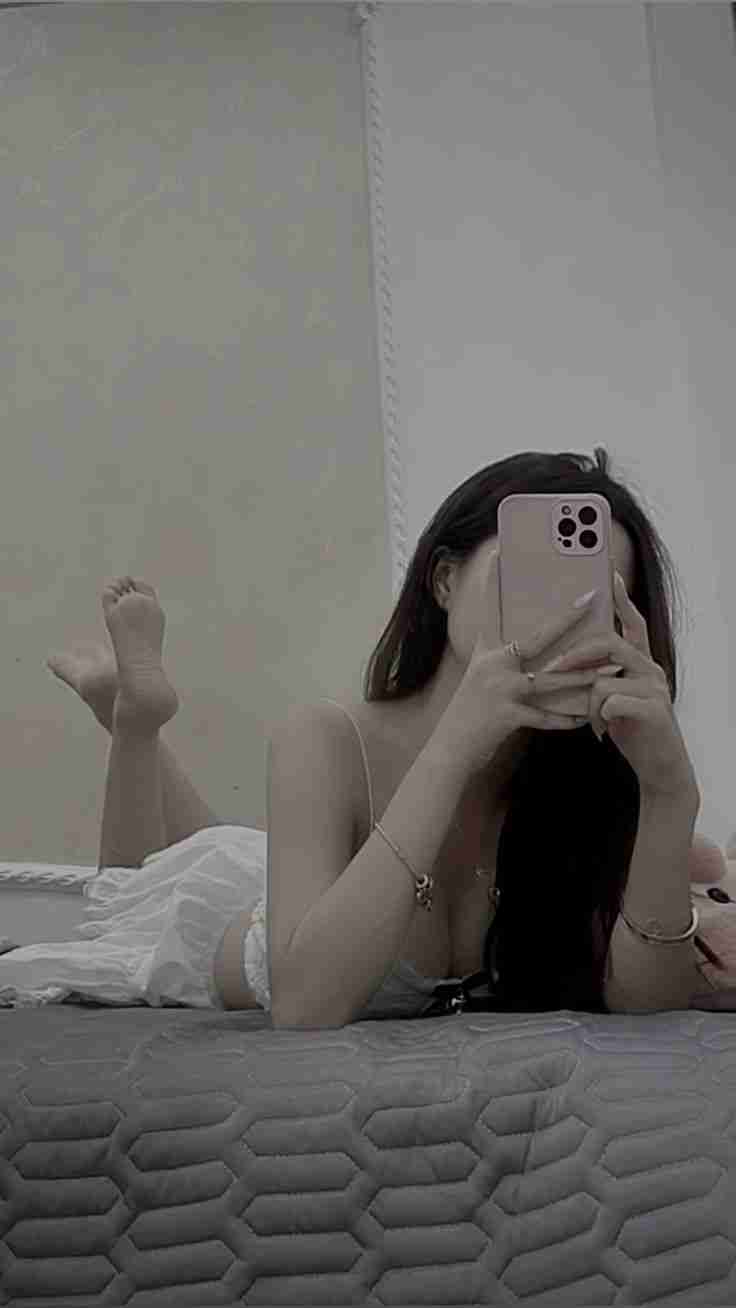 625+ Ảnh Chụp Gương Che Mặt Nữ Sang Chảnh, Bí Ẩn
