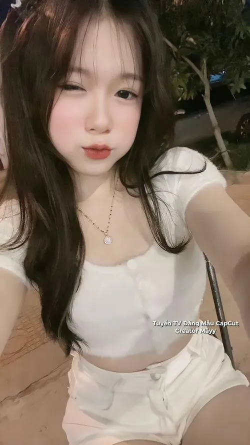 Gái xinh 2k5 bên gái xinh sinh viên tạo vibe gần gũi