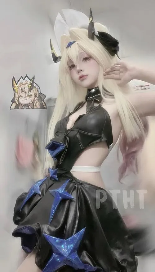 Vẻ đẹp cosplay nữ thần cùng vòng một ngoại cỡ