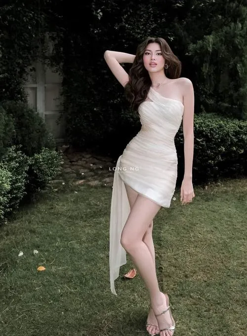 anh gai xinh dien vay trang ngan sexy 23