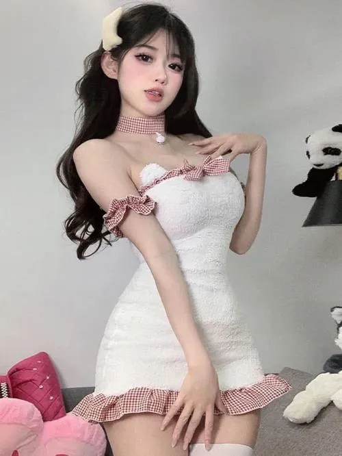 Ánh nhìn hòa body cùng váy ngắn đầy cảm xúc tinh