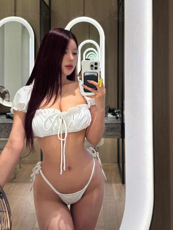 anh-gai-xinh-mac-bikini-sieu-nho-19