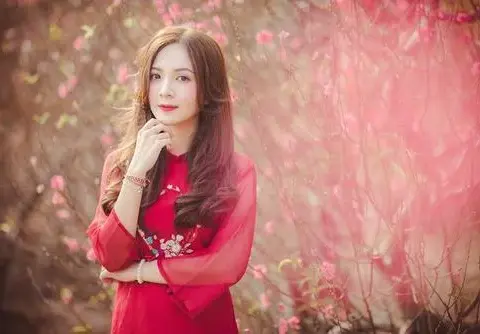 Bộ 70+ Hình Ảnh Gái Xinh khoác lên mình đồ Tết lan tỏa sắc xuân Bính Ngọ 2026