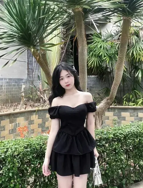 anh gai xinh mac vay ngan den 22