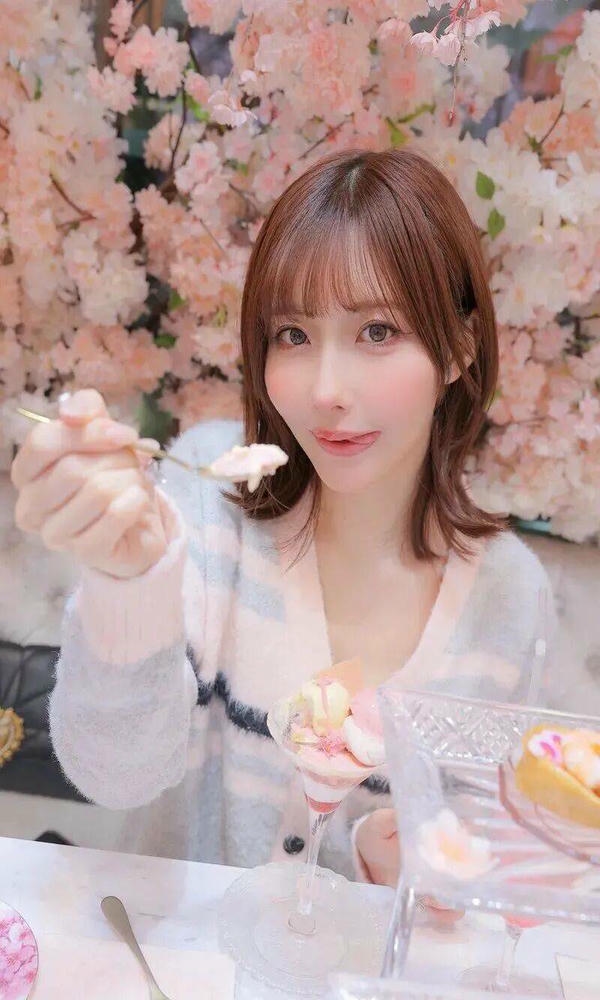 Ánh mắt chứa đựng cả một câu chuyện dài.