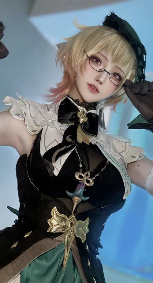 Cosplay game pha trộn cosplay hentai theo phong cách fantasy