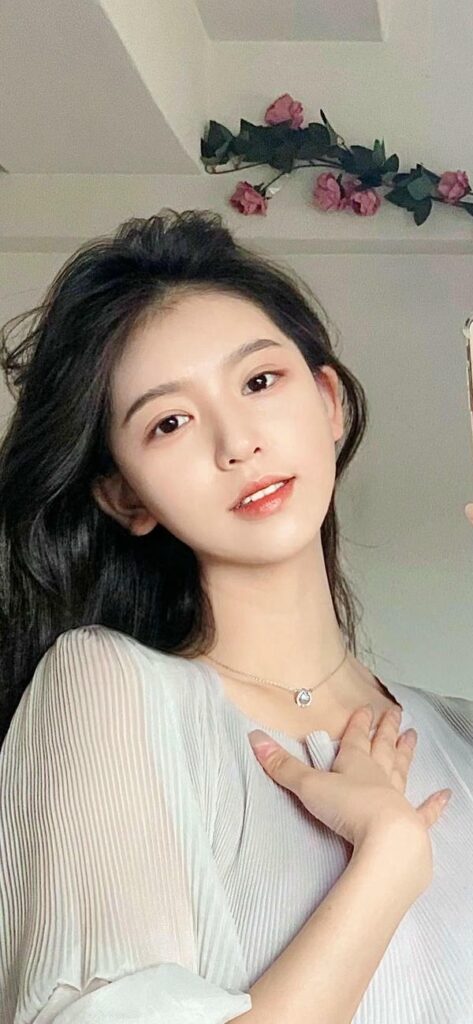 Cô gái đáng yêu rất dịu