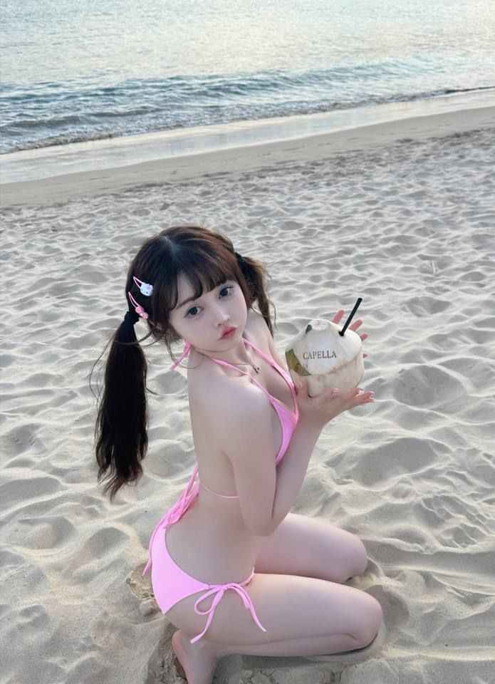 gai-xinh-bikini-hong-10