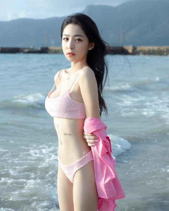 gai-xinh-bikini-hong-11