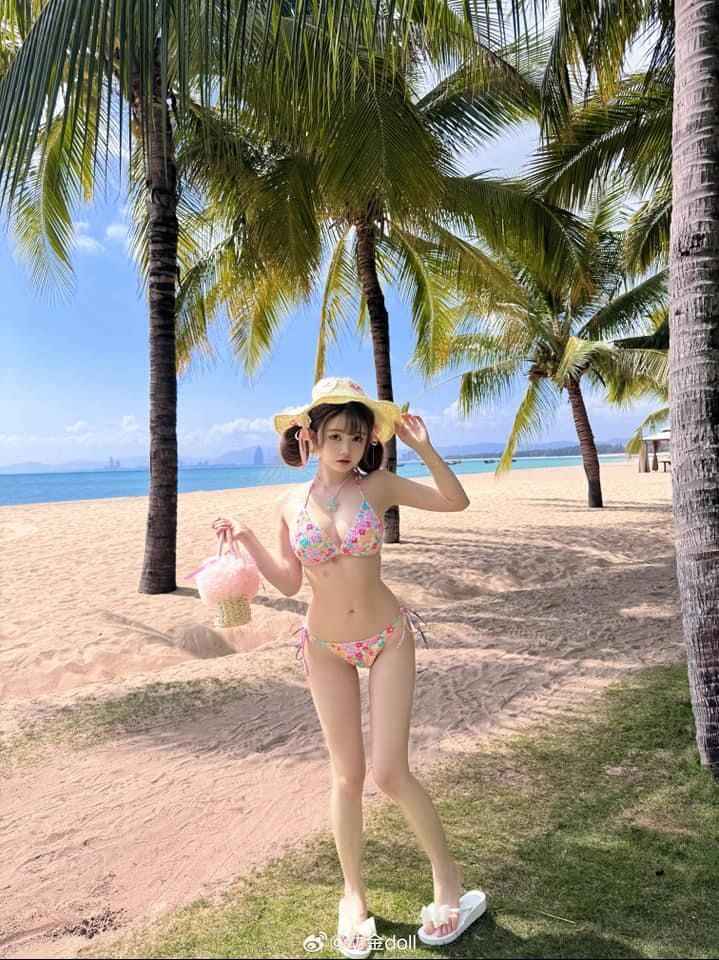 gai-xinh-bikini-hong-2