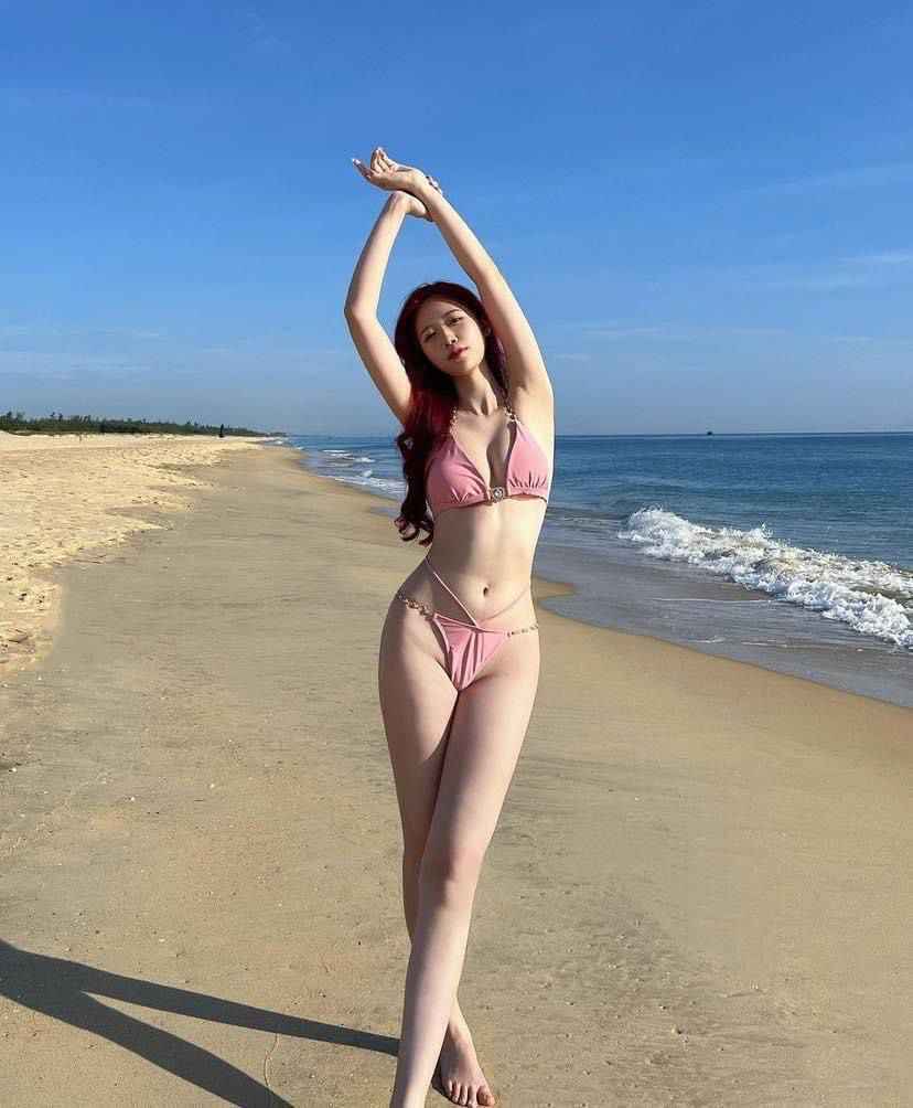 gai-xinh-bikini-hong-9