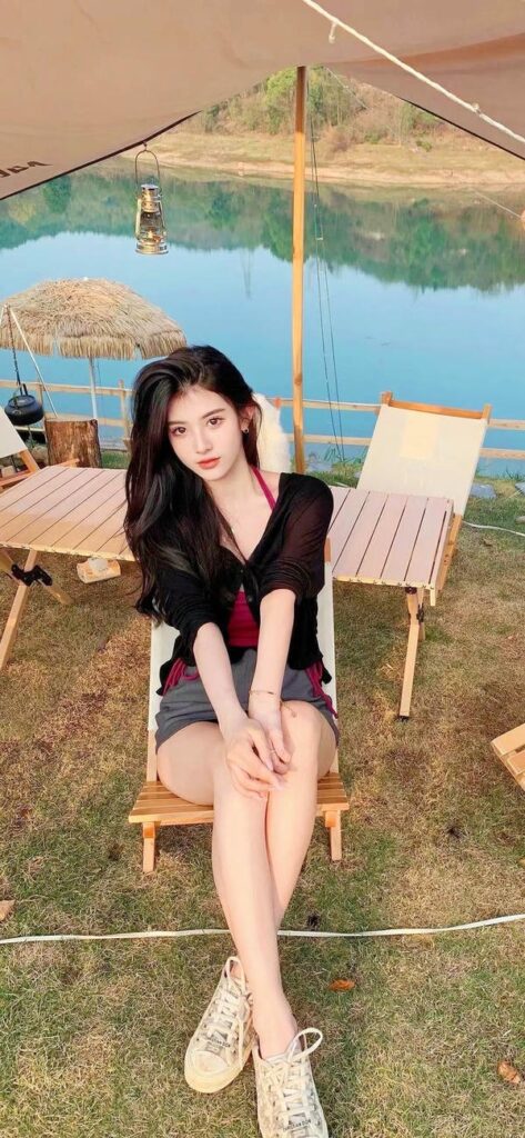 Girl dễ thương ánh mắt long