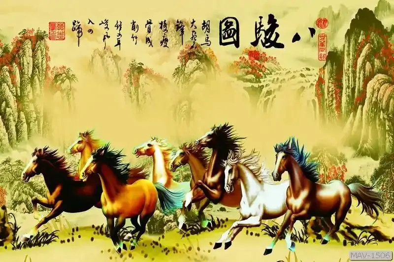 Ảnh nền phong thủy đàn ngựa đỏ nâu chạy dưới vầng mặt trời lớn phía xa, nền mây loang vàng cam ôm lấy khung cảnh khiến ảnh trông ấm áp và rất dễ hút vận khí