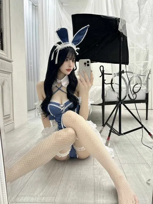 anh cosplay hau gai sexy 5