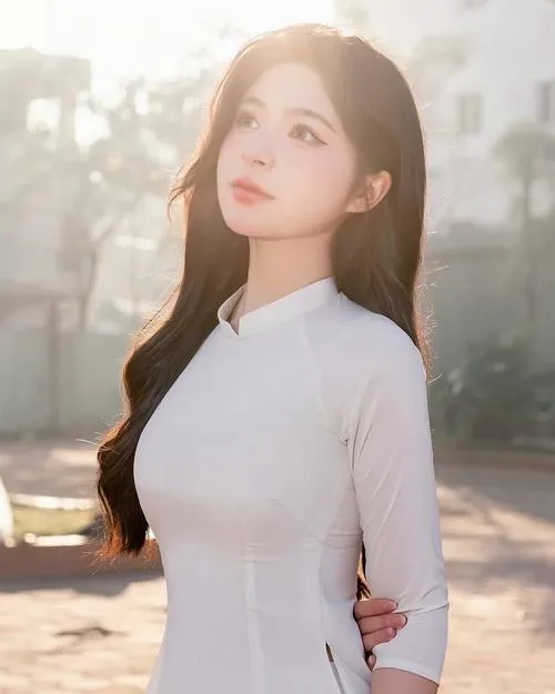 Bộ ảnh gái xinh 2k8 áo dài nhẹ nhàng, tự nhiên, đúng chất thanh xuân