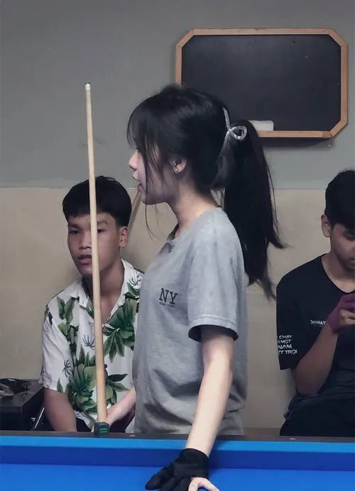 anh gai xinh choi bida 49
