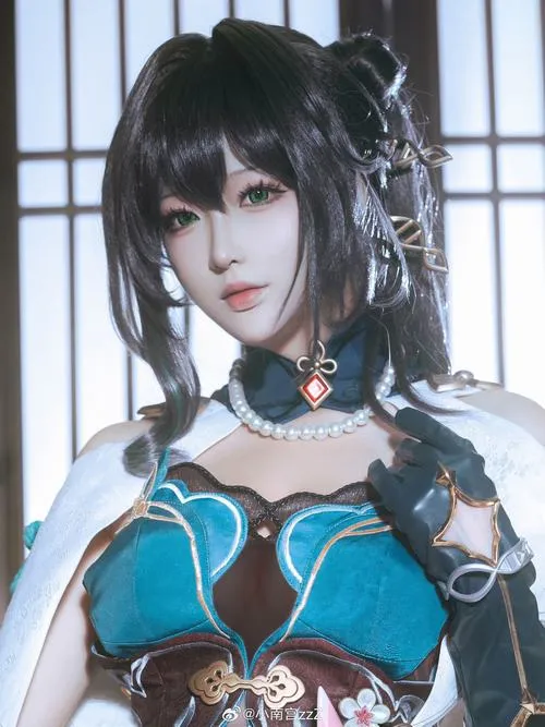 Khi vẻ đẹp và cosplay sexy hòa vào nhau đầy kích thích