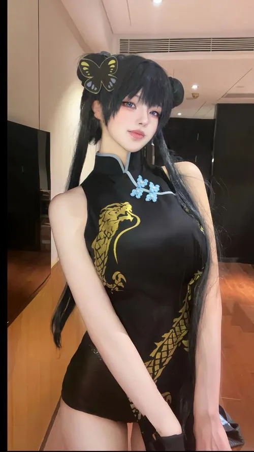 Trang phục mới mang tinh thần cosplay gợi cảm hiện đại
