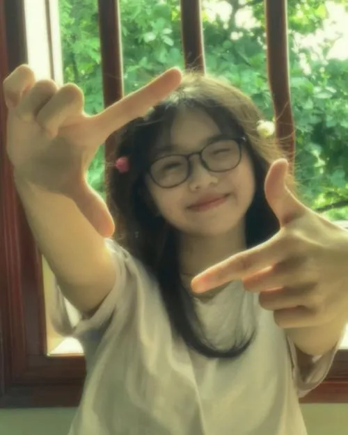 Nữ sinh dễ thương tạo cảm giác thanh xuân rất gần gũi