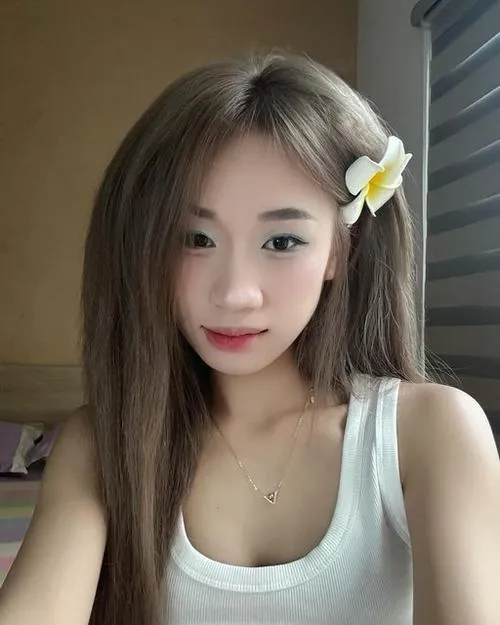 Hình gái xinh mạng TikTok nổi bật nụ cười và phong cách dễ thương
