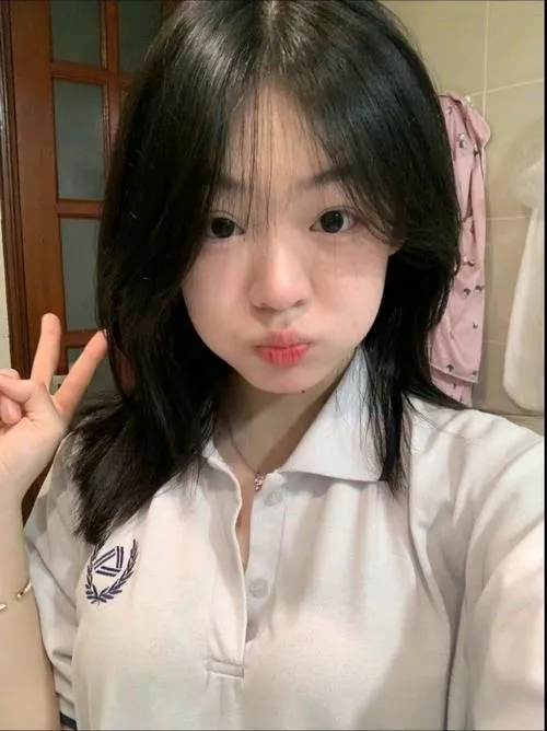 Khoảnh khắc ảnh selfie của gái xinh TikTok Việt Nam