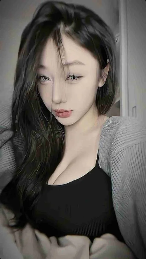 Hot girl Hà Nội sở hữu ngoại hình cuốn hút đầy cá tính rõ nét