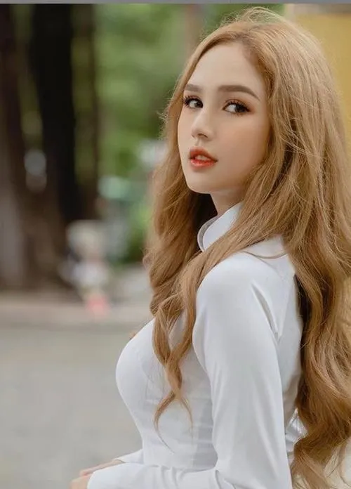 Người mẫu ảnh Gen Z Xoài Non mặc bikini khoe dáng mát mắt