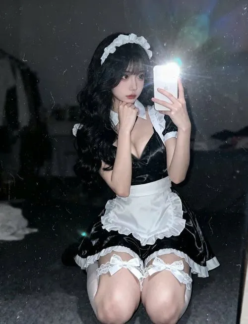 Cảm hứng cảm giác cosplay Nhật lan tỏa hầu gái gợi cảm