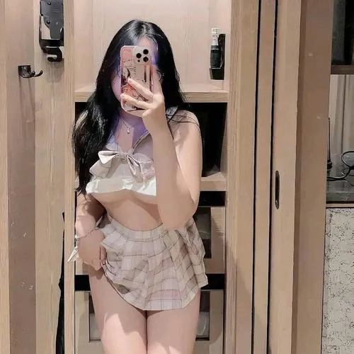 Phong thái quyến rũ của trang phục maid hiện đại